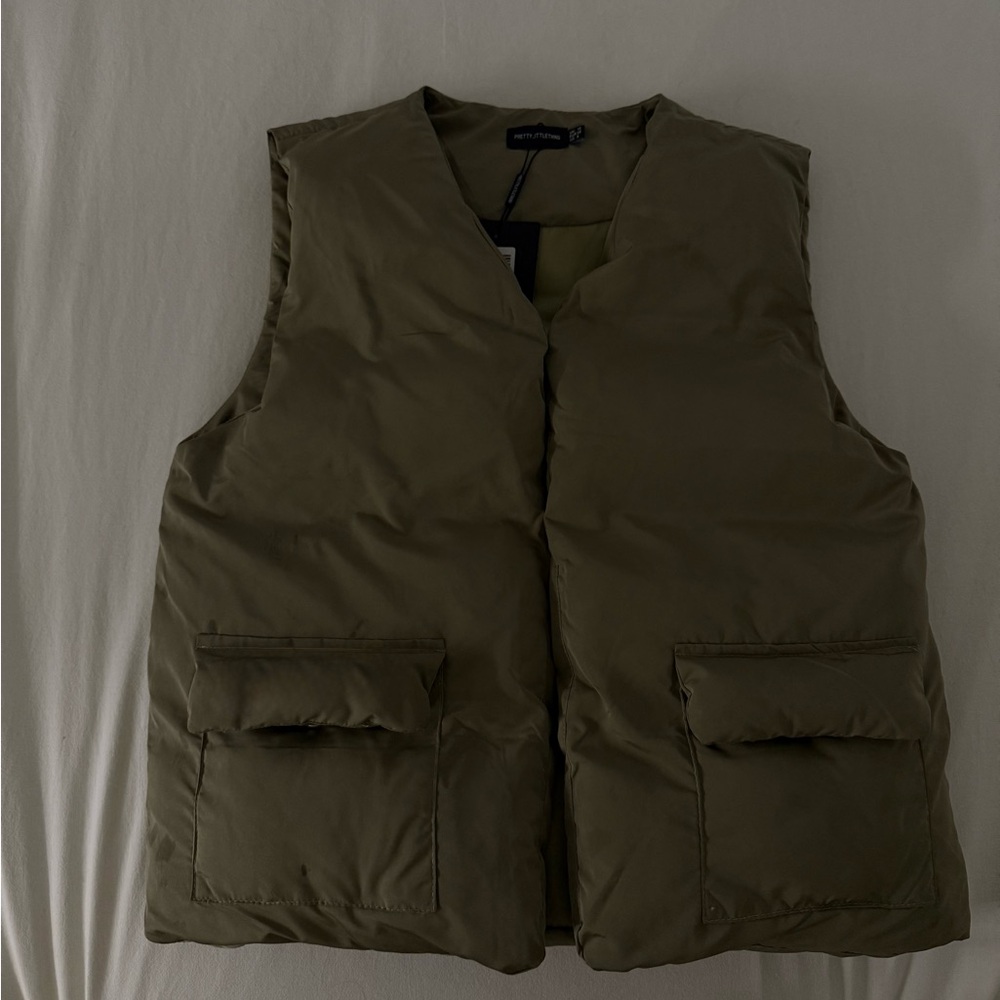 PrettyLittleThing Olive Puffer Vest